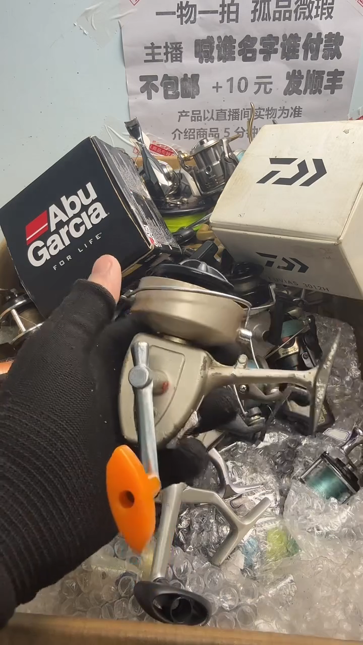 龙*钓鱼轮，微瑕孤品，成色，型号直播间讲解为准，看好再下单。