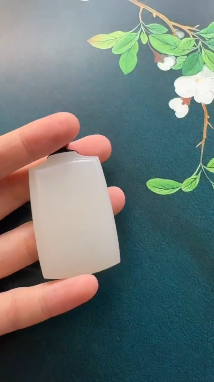 颈饰未镶嵌和田玉吊坠