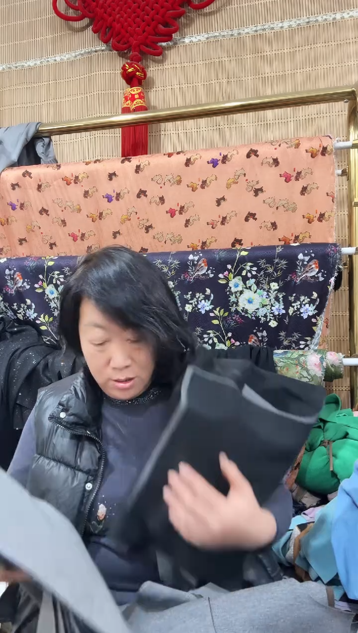 水洗羊绒弯刀裤裁片一条（颜色码数随机发）