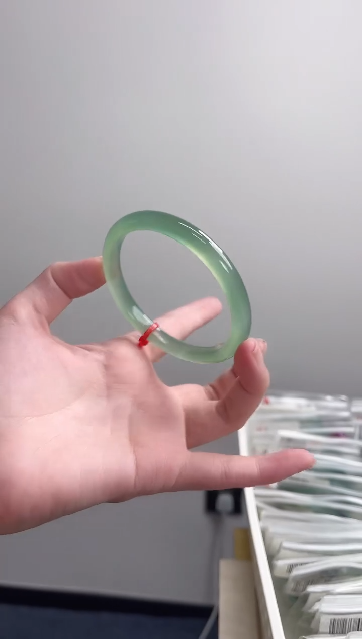 玛瑙/玉髓手镯未镶嵌63-64圈