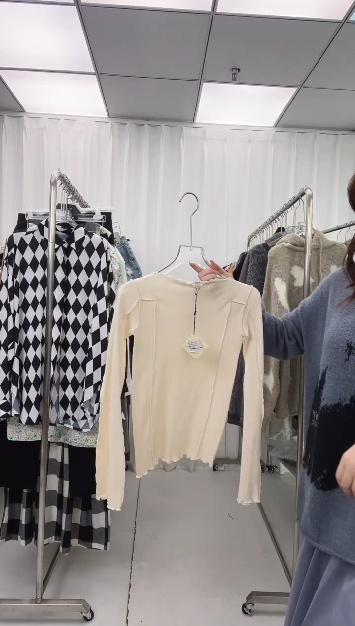 编号265 Base品牌  修身纯棉打底  S码 待开价320