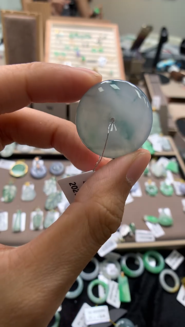 颈饰未镶嵌翡翠平安扣