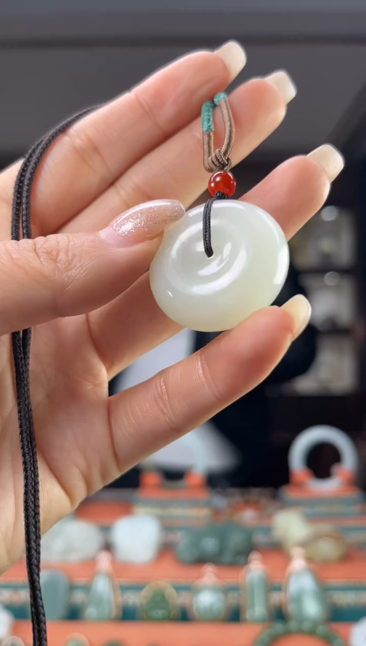 颈饰未镶嵌和田玉1包容