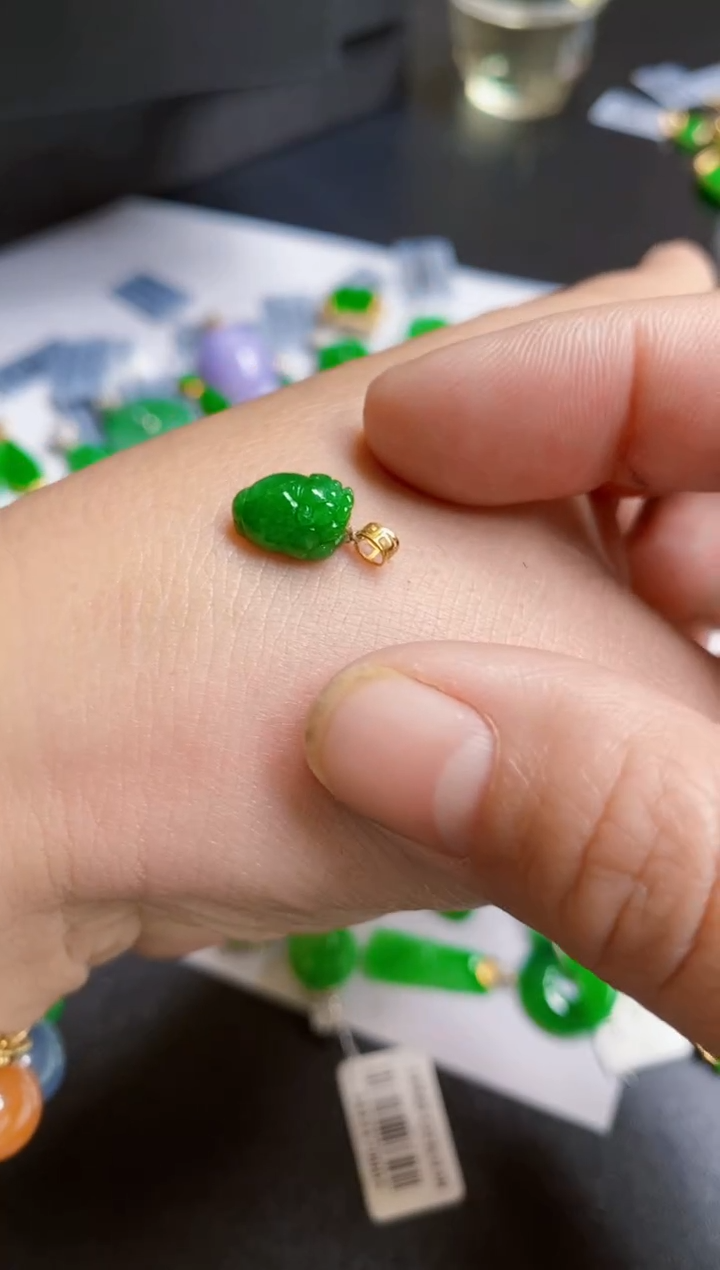 【闪购商品】翡翠颈饰18K金镶嵌吊坠