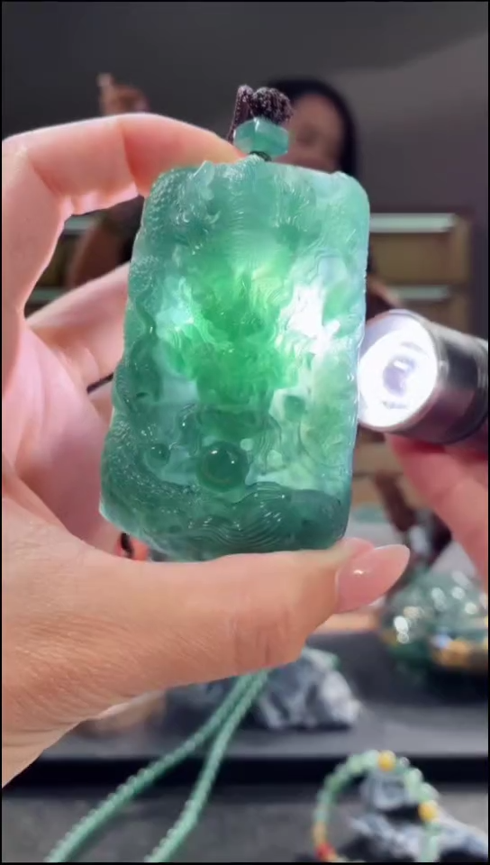 吊坠(不含链)未镶嵌翡翠龙牌