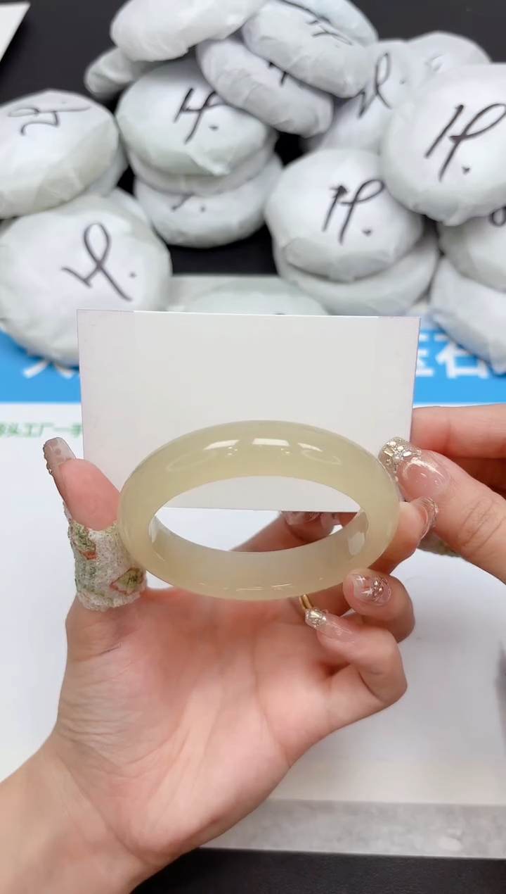 未镶嵌手镯石英质玉228-53.5