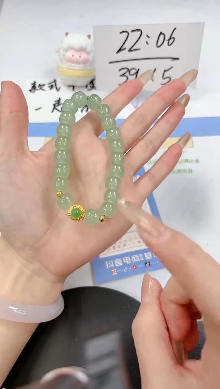 【闪购商品】石英质玉手镯未镶嵌绿色手链