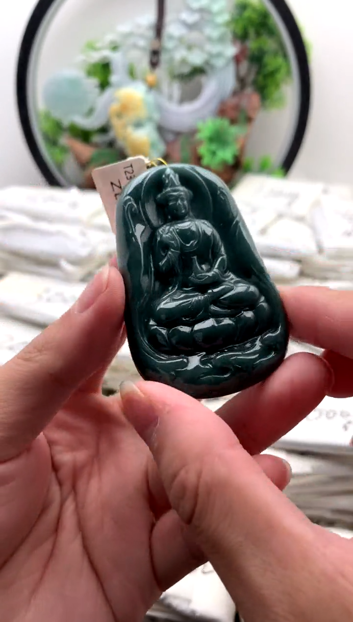 翡翠未镶嵌颈饰观音