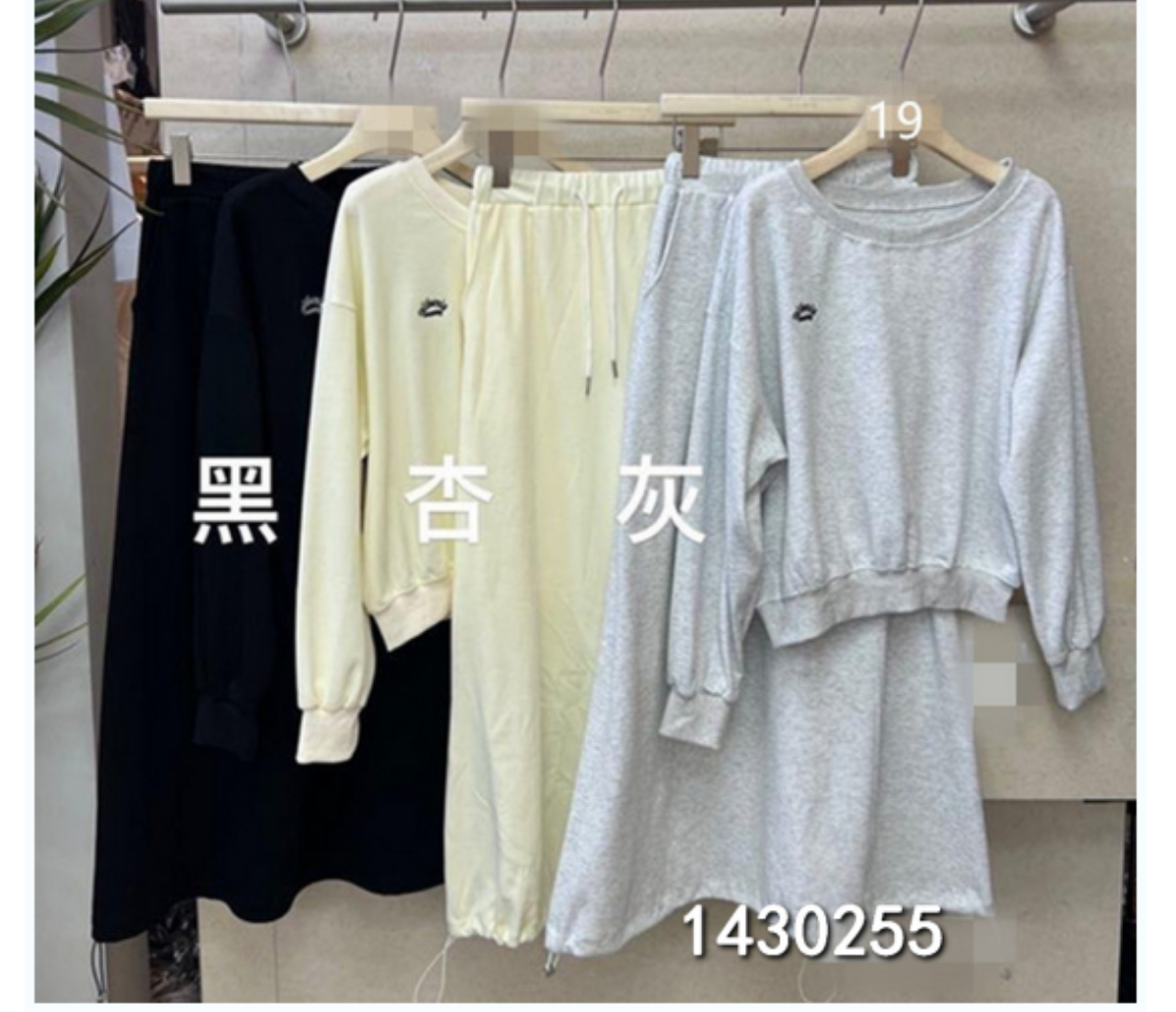 小妳XiaoNi———（春秋款休闲套装裙1430255）