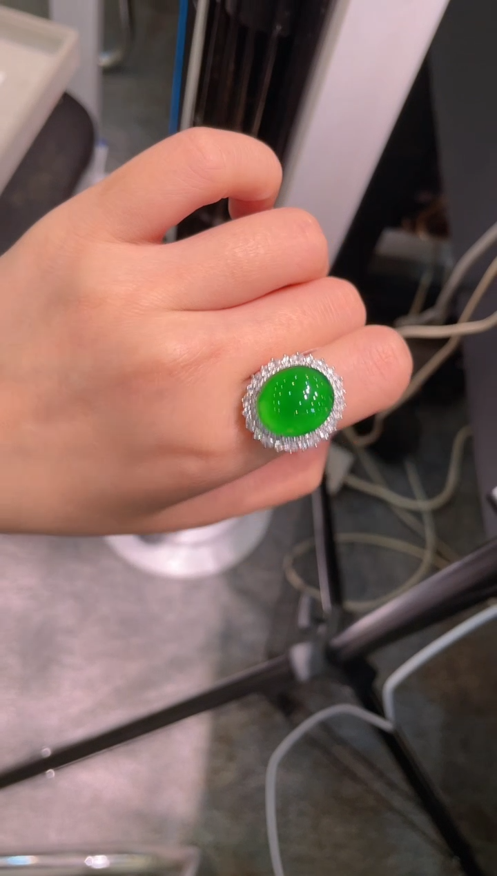 【闪购商品】翡翠吊坠(赠链)18K金镶嵌A46