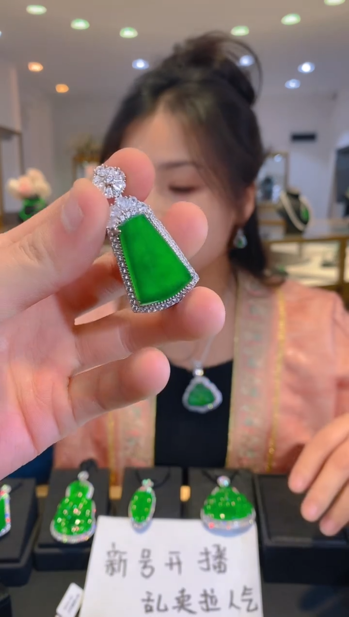 吊坠(赠链)银S925镶嵌翡翠翡翠a货多样性发