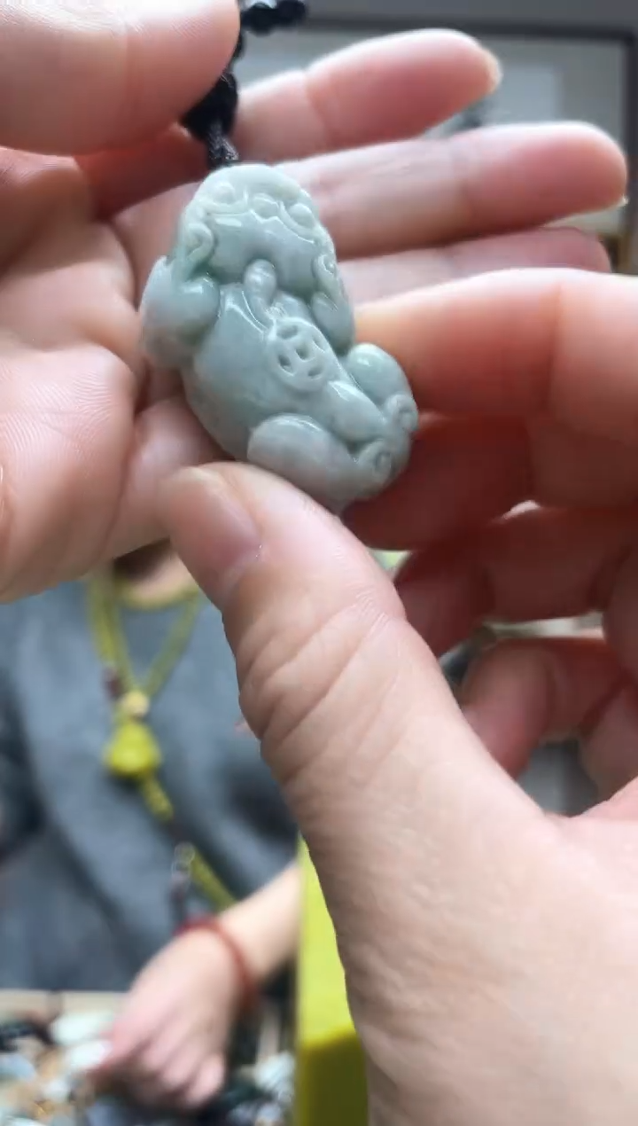 未镶嵌岫玉吊坠·