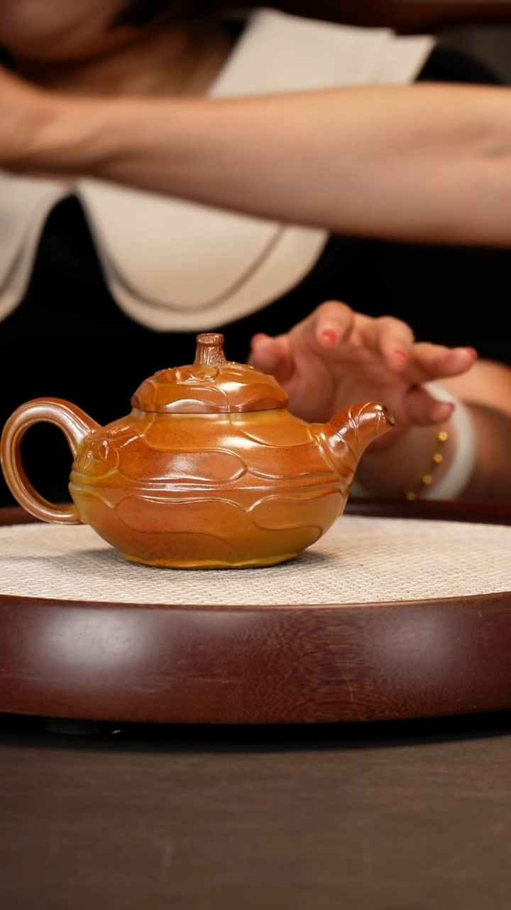 茶壶紫砂【杨建英】红金砂风卷葵   500CC