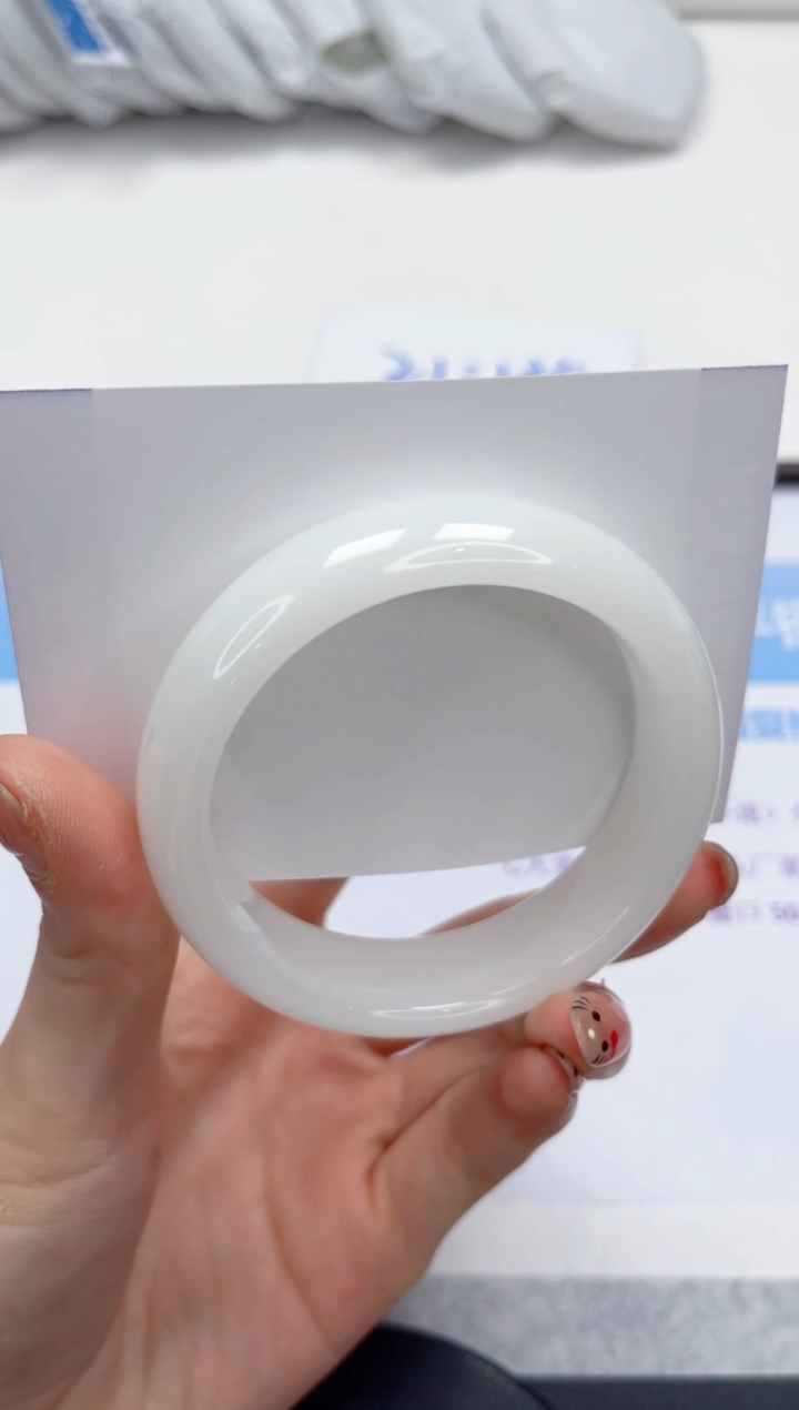 未镶嵌手镯石英质玉52-55.8