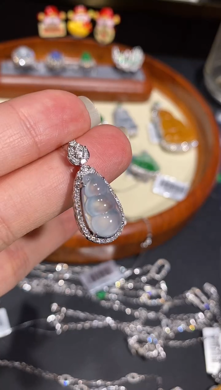 【闪购商品】翡翠吊坠(不含链)18K金镶嵌吊坠