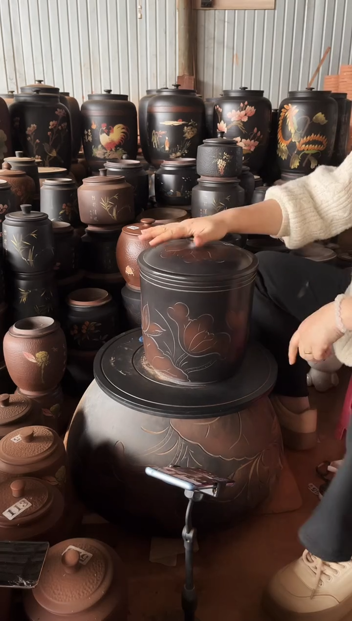 【闪购商品】壶瑕疵七饼荷花 327  边口