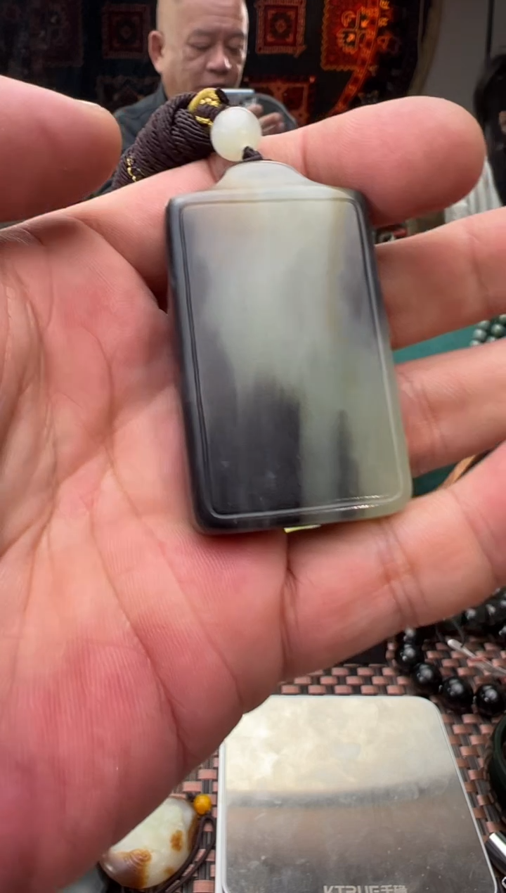 吊坠(赠链)未镶嵌和田玉楼兰三色无事牌