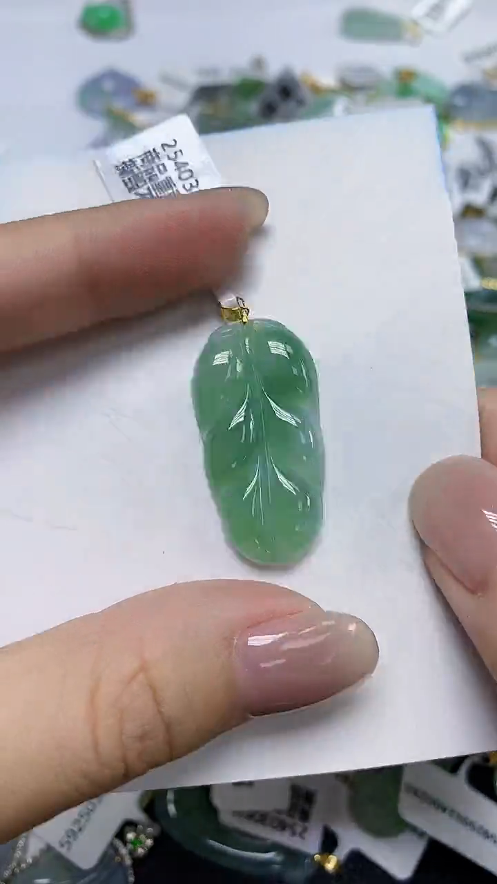 翡翠18K金镶嵌颈饰天然缅甸翡翠A货