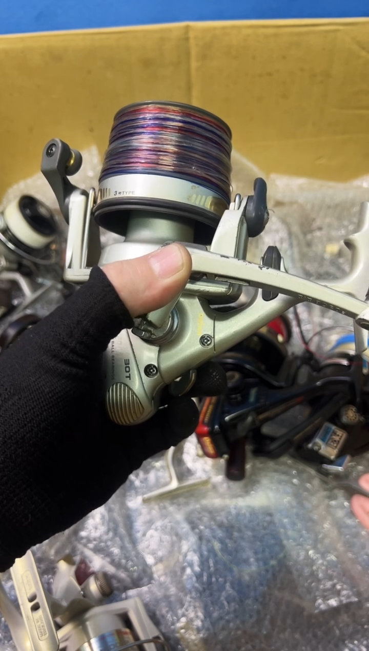 锋****:微瑕钓鱼轮，直播间讲解为准，看清楚再拍，如有拆卸不退换