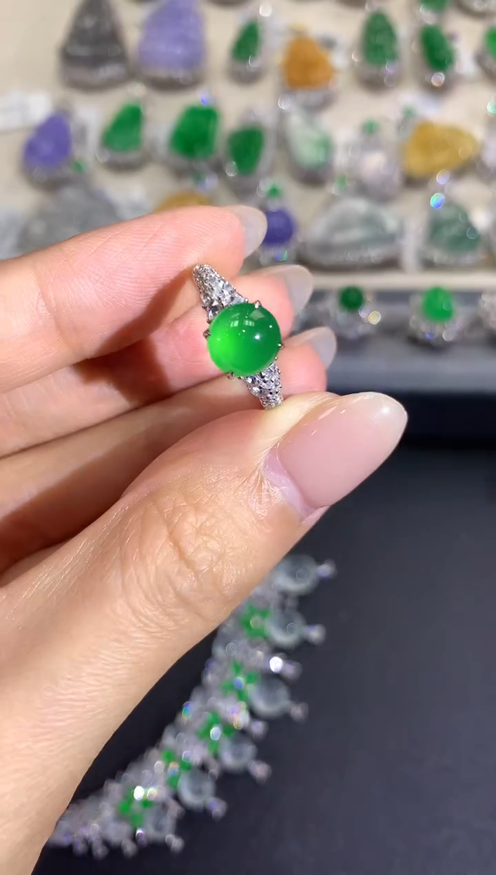 【闪购商品】翡翠戒指18K金镶嵌q156      