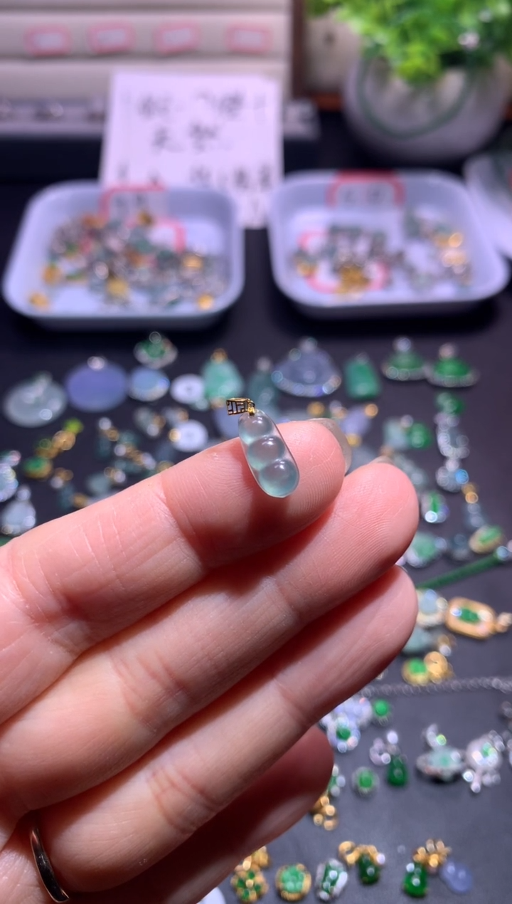 翡翠18K金镶嵌吊坠(不含链)1