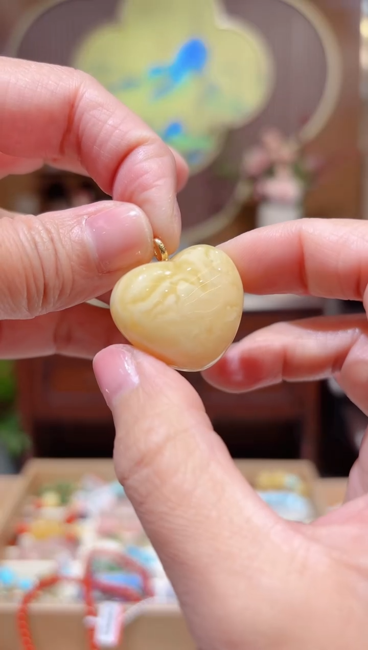 【闪购商品】琥珀颈饰18K金镶嵌设计款手串