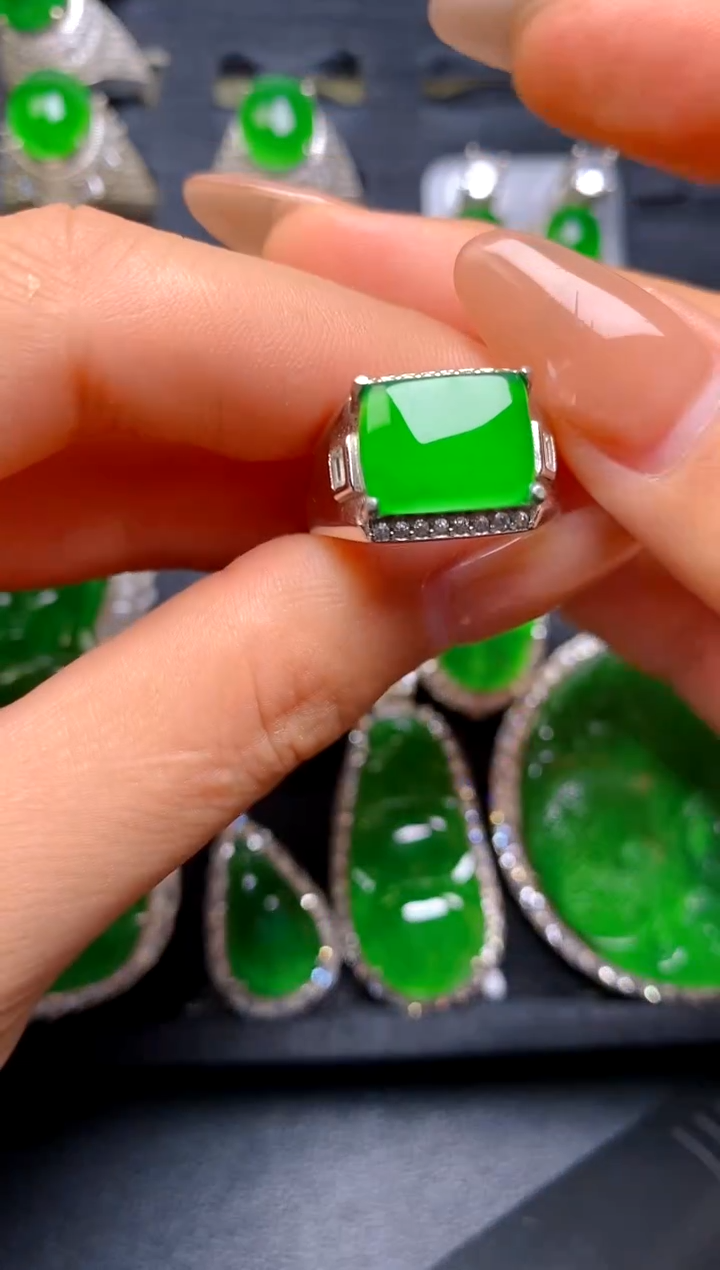 【闪购商品】翡翠戒指银S925镶嵌马鞍戒
