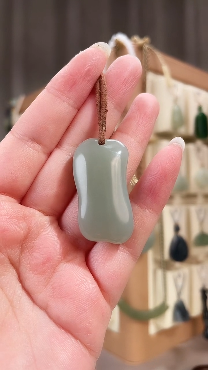 颈饰未镶嵌和田玉38*19.2*11.3毫米新疆且末料石来运转