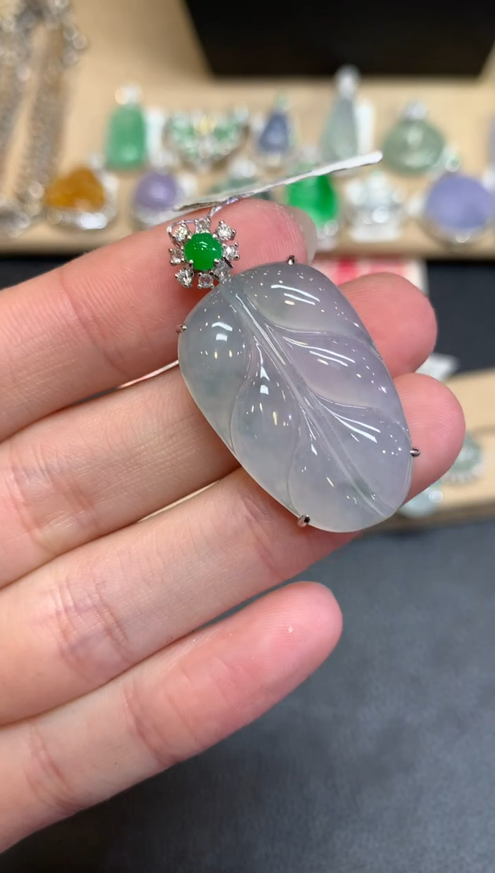 【闪购商品】翡翠颈饰18K金镶嵌叶子【无服务费】