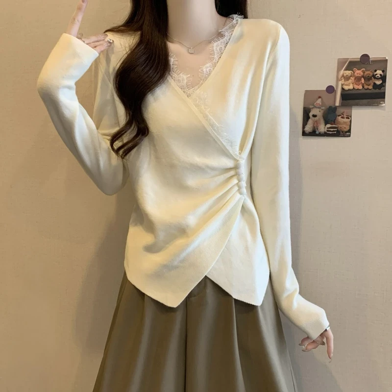 胖MM设计感V领蕾丝拼接针织衫大码女装显瘦不规则打底毛衣女春秋