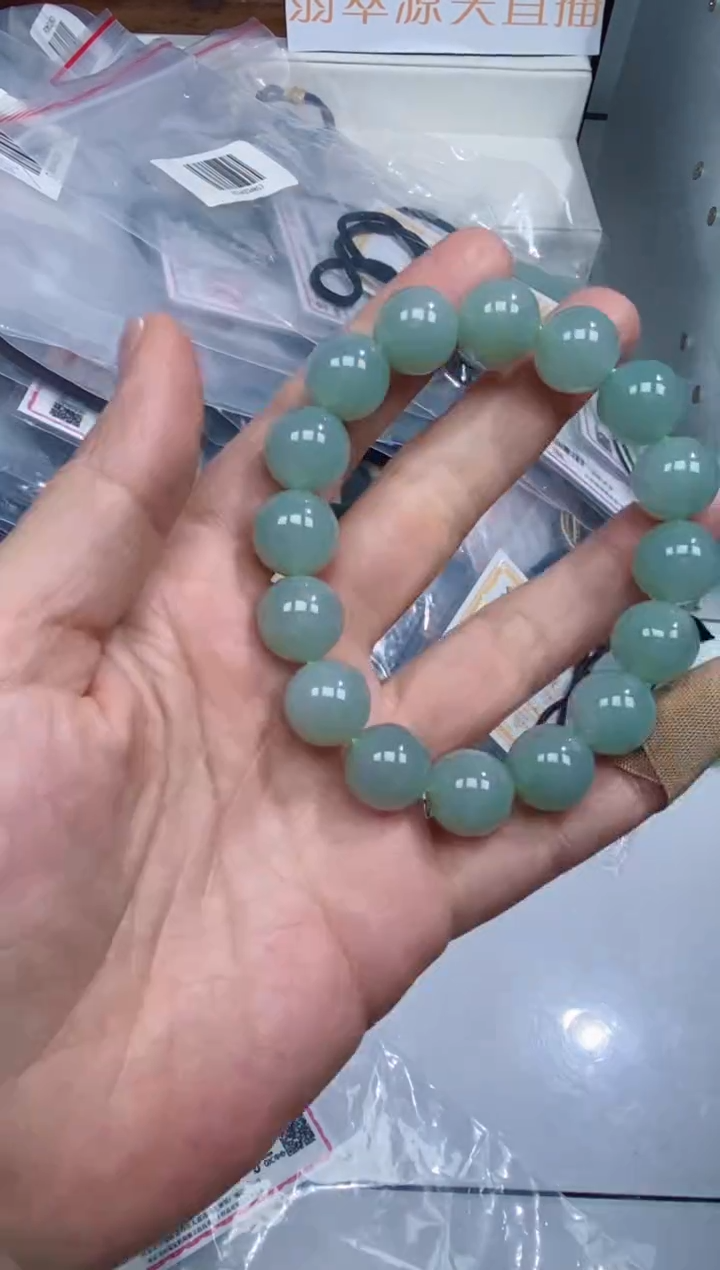 颈饰未镶嵌翡翠手串