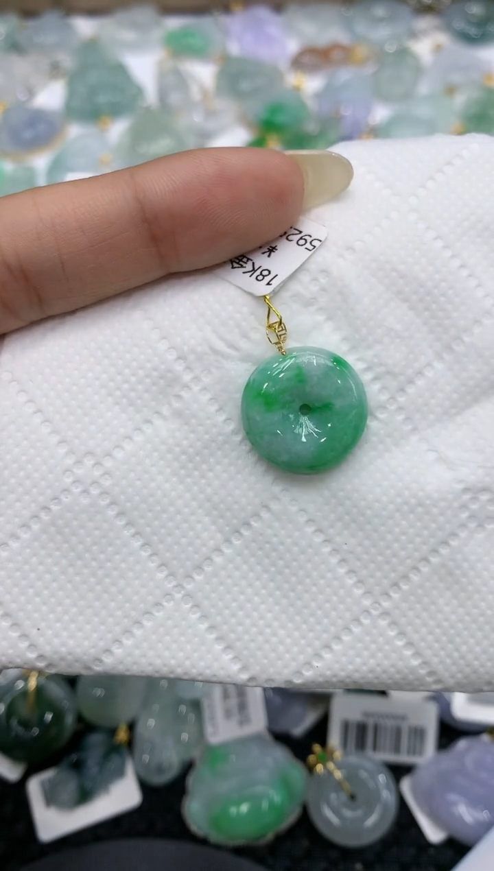 颈饰18K金镶嵌翡翠111111111111