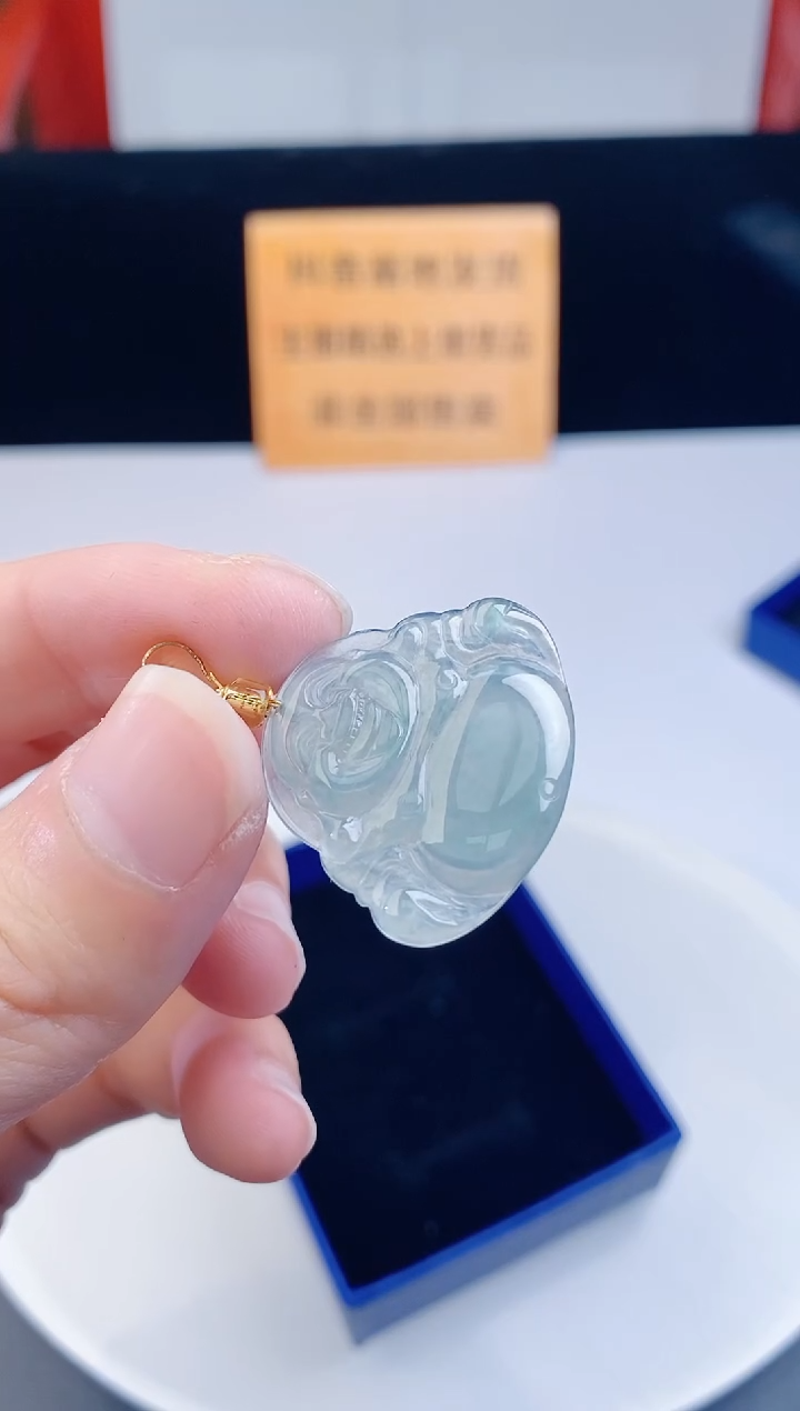 颈饰未镶嵌翡翠  