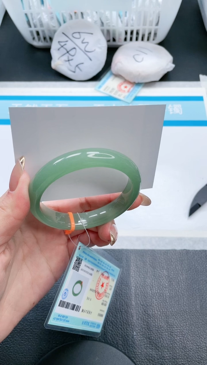 【闪购商品】石英质玉手镯未镶嵌21V445-56