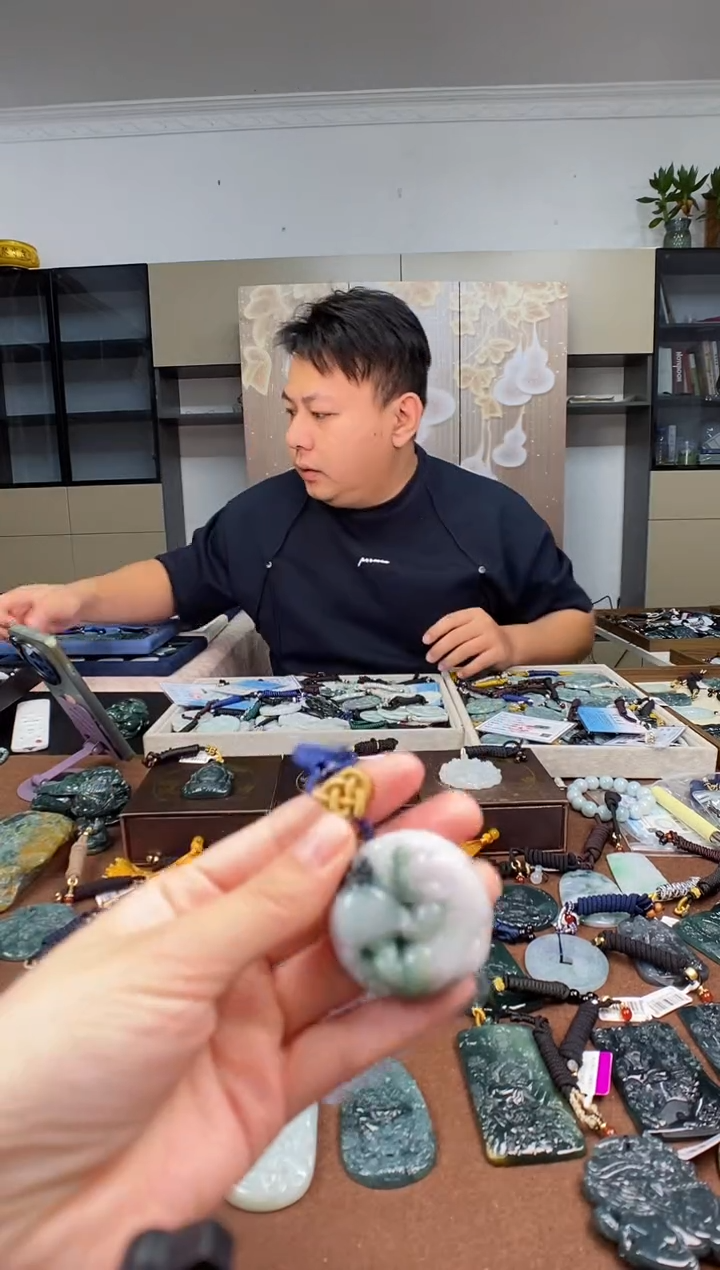 颈饰未镶嵌翡翠多样性发其一