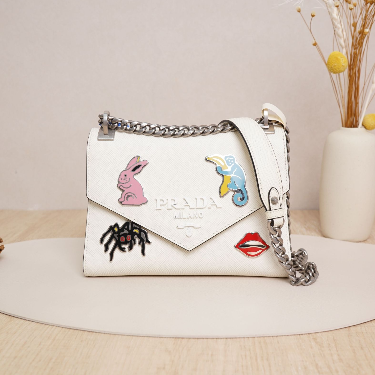 95新 Prada/普拉达 普拉达徽章链条包小号白色epi皮/DS040916