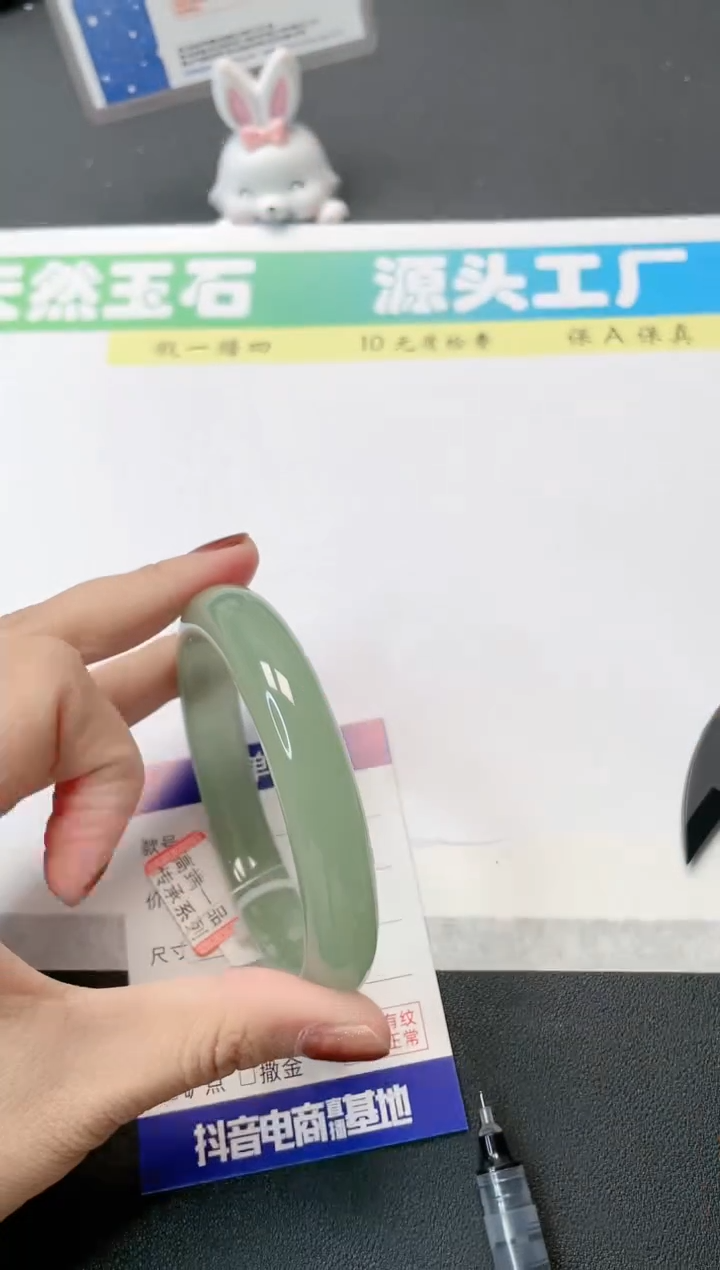 【闪购商品】石英质玉手镯未镶嵌190-64