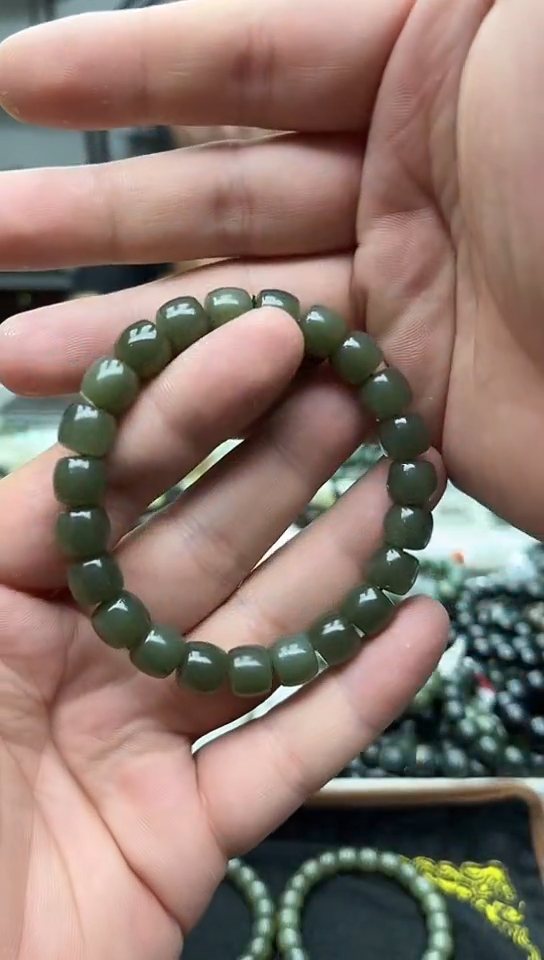 手串未镶嵌和田玉沙枣青10豆绿