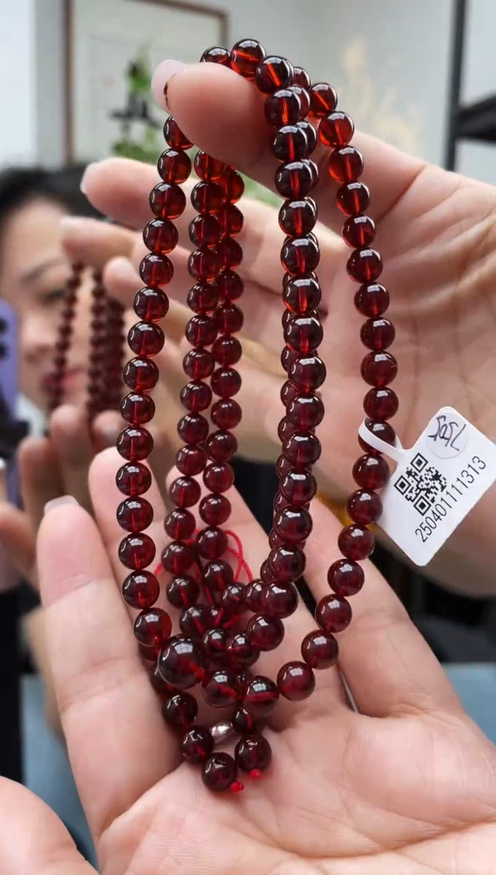 未镶嵌琥珀珠宝奇石发一件