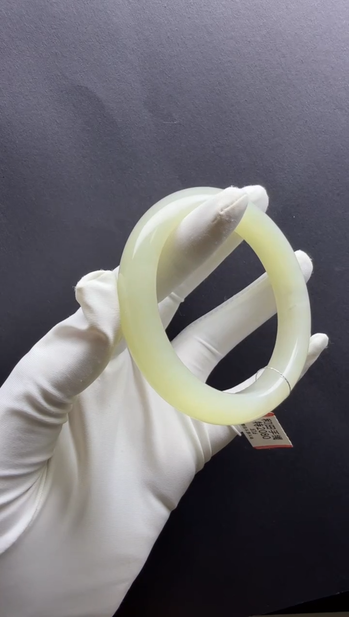 和田玉手镯未镶嵌57.6