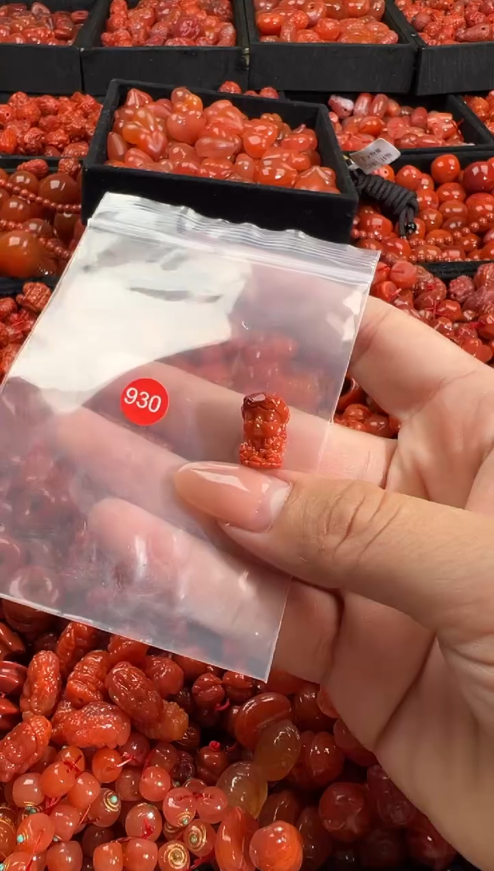 南红玛瑙未镶嵌颈饰1