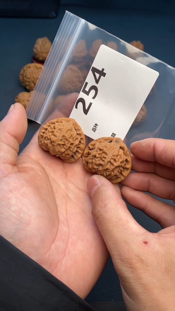 【闪购商品】文玩核桃吊坠254号39尺寸全品宫灯