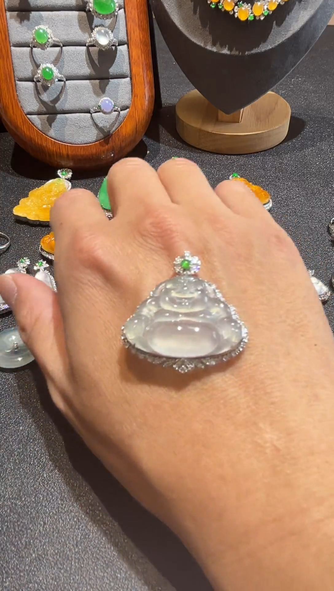 颈饰18K金镶嵌翡翠云**心翡翠A货 多样性发其一