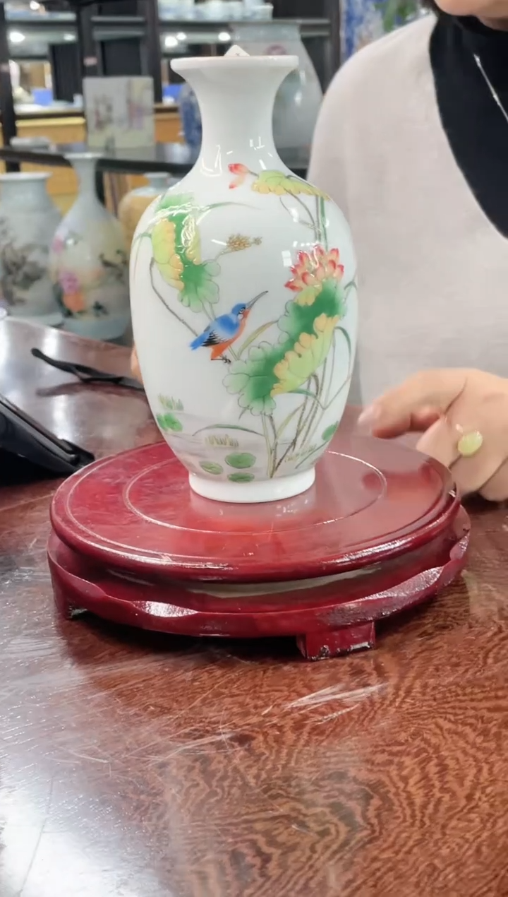 【闪购商品】020陶瓷供应链珐琅彩荷花翠鸟画片赏瓶