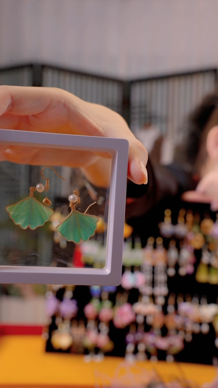 刺绣入*非遗苏绣手工饰品