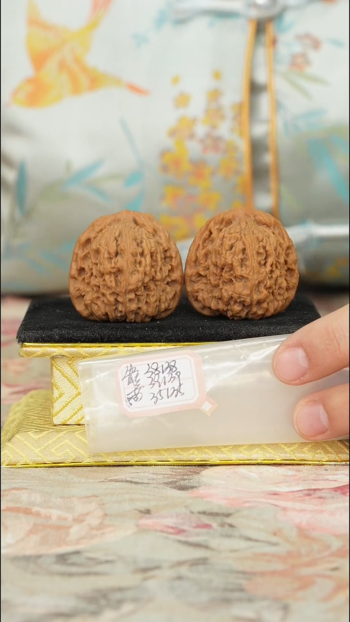 【闪购商品】文玩核桃把件赵喜满南将石