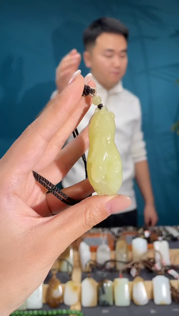 颈饰未镶嵌和田玉1