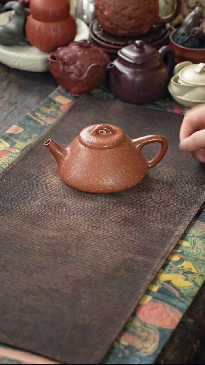 红降坡光素紫砂壶石瓢壶