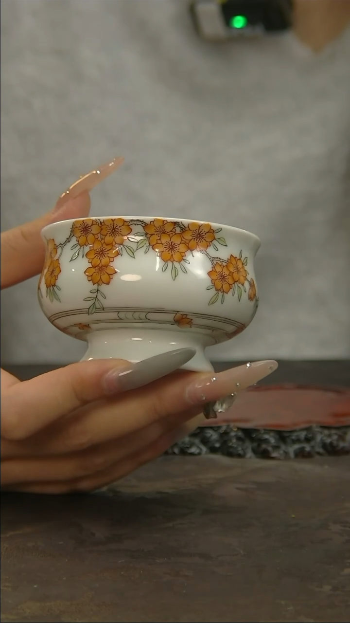 【闪购商品】青花手绘花卉主人杯