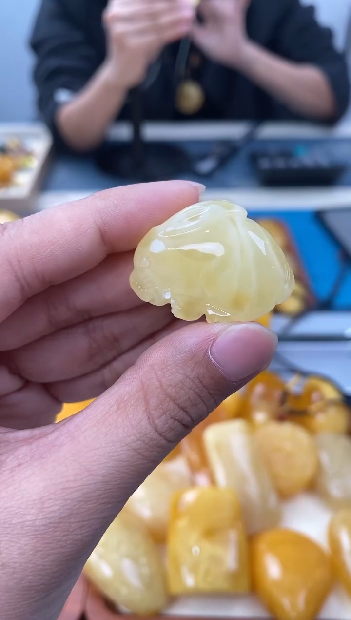 【闪购商品】琥珀裸石未镶嵌天然琥珀蜜蜡兔子